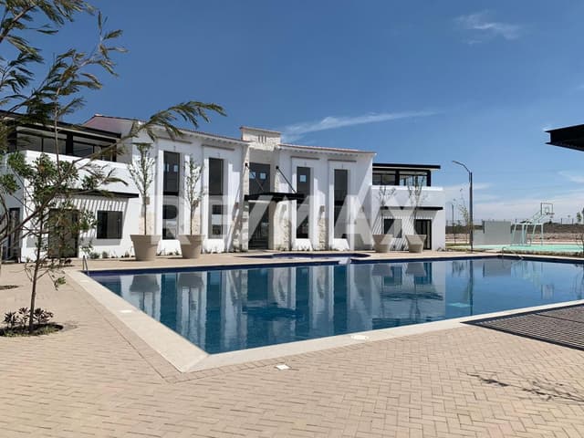 TERRENO RESIDENCIAL EN VENTA CIUDAD MADERAS CORREGIDORA RTV221201-AF