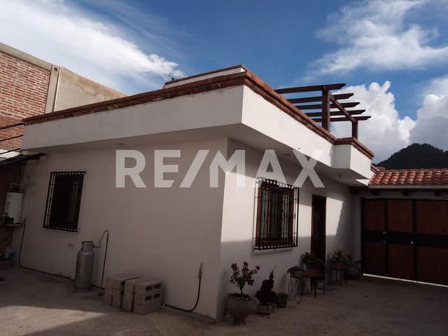 Propiedad en venta con 3 departamentos