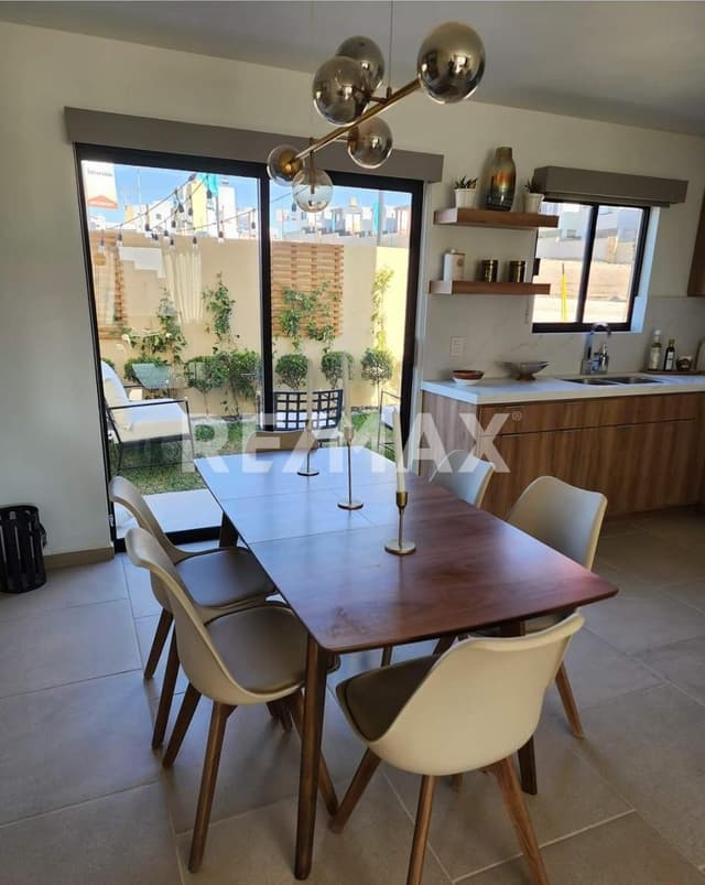 CASA EN VENTA EN ROSARITO