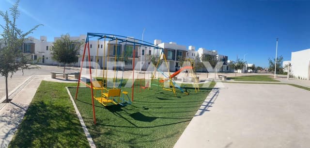 CASA EN VENTA, EN FRACC. LUNA AZUL EN SOLEDAD