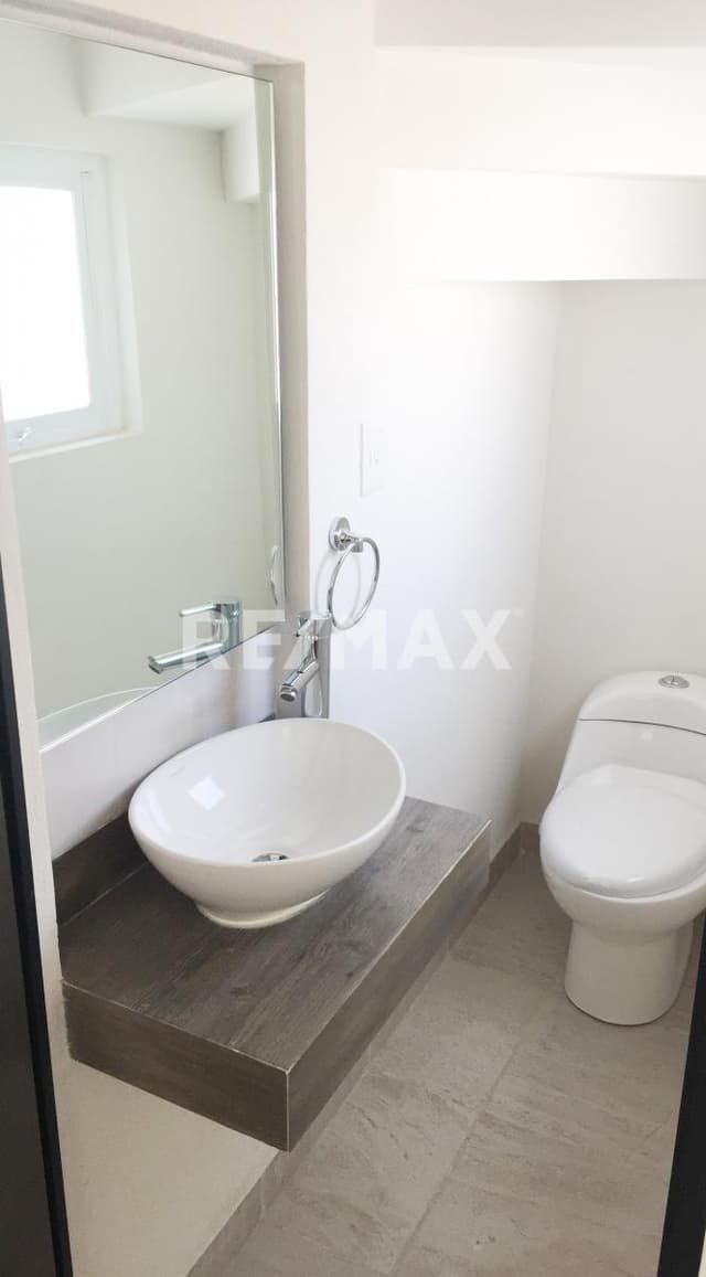 CASA EN VENTA, EN FRACC. LUNA AZUL EN SOLEDAD