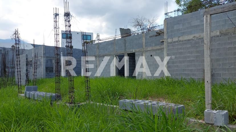 Terreno en el Uro Monterrey Nuevo Leon a un lado de la Herradura