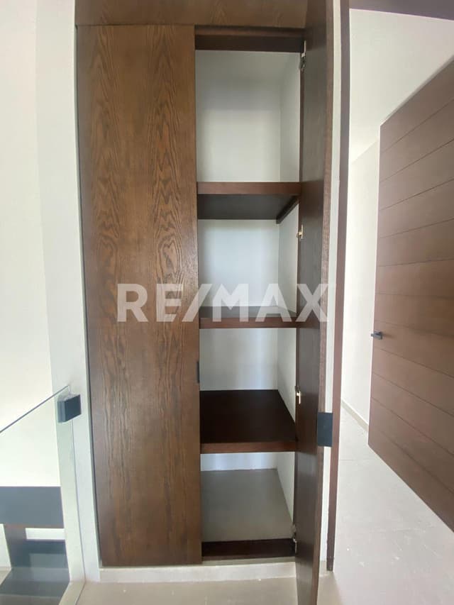 Venta Town House con Piscina en Privada Xcanatún.