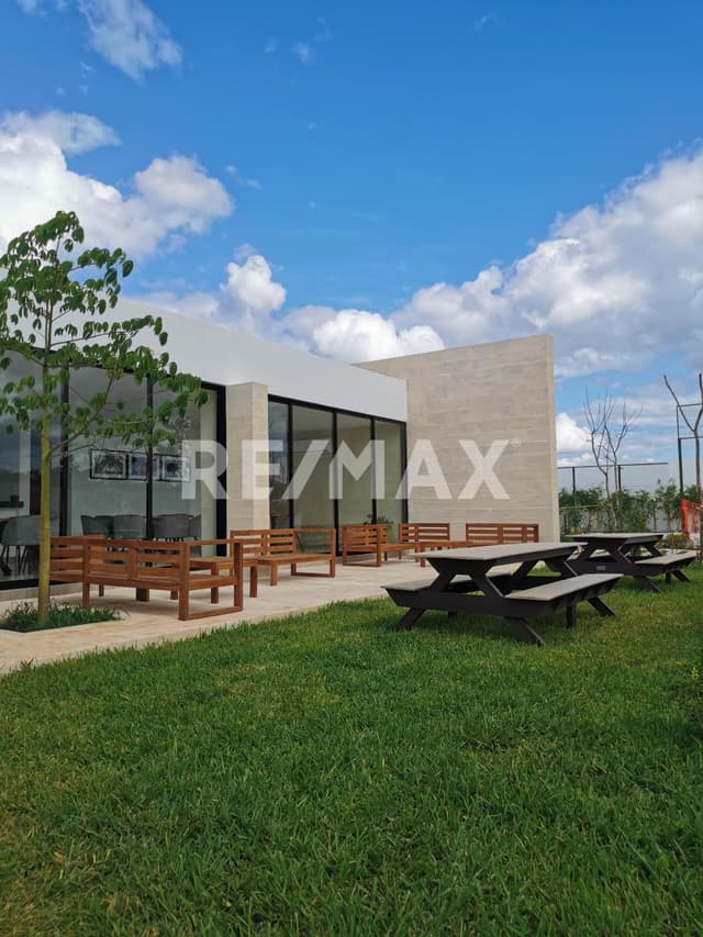 Terreno en venta en privada Fiora en Cholul en Mérida Yucatán.