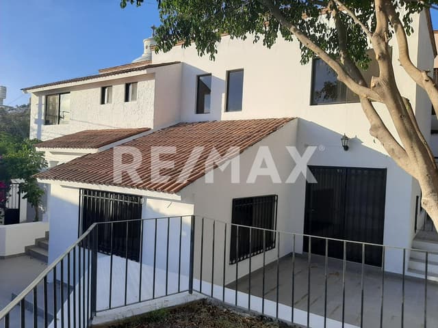 CASA EN RENTA EN CONDOMINIO COLINAS DEL PARQUE 