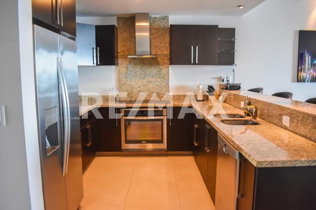 Amplio departamento con vista frontal al mar en cerritos