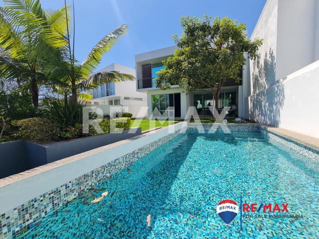 Venta de casa en el Fracc. Burgos Corinto, Temixco, Morelos...Clave 4212