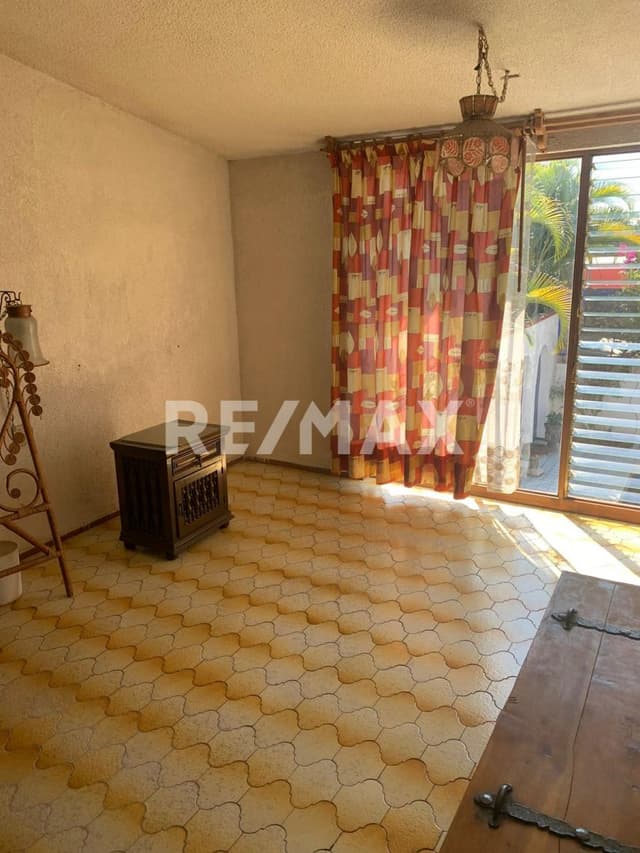 Casa en Venta, Cuernavaca, cerca del IMSS, bancos y comercios