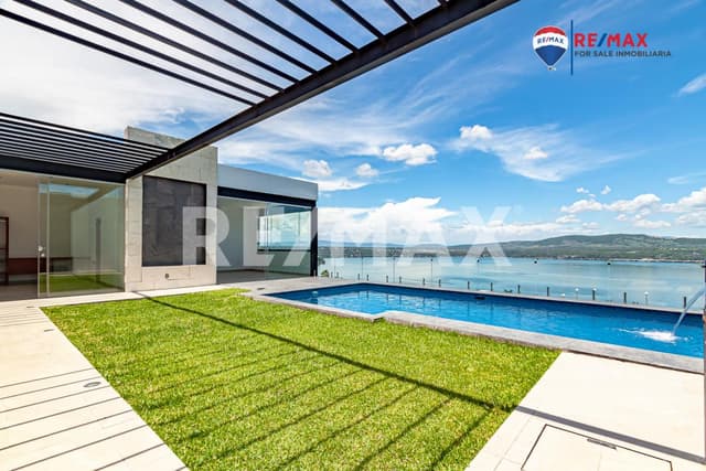 Venta de casa con Vista a Lago de Tequesquitengo, Morelos...Clave 4215