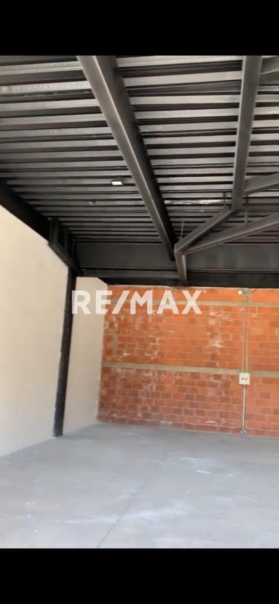 LOCAL EN RENTA PLANTA ALTA LA RESERVA EL CAMPANARIO QUERETARO CLR230315A-AE