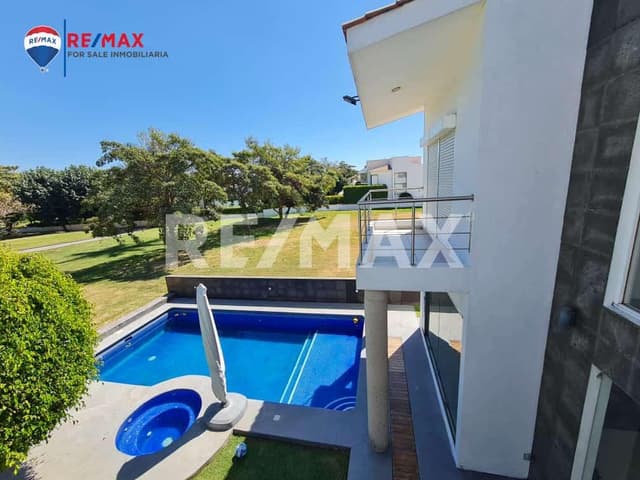 Venta residencia con acceso al campo de golf Paraiso Country Club, Zapata, Morelos...Clave 4226