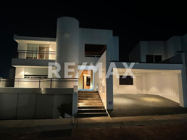 CASA EN VENTA VILLAS DEL MESON QUERETARO RCV230327-AE