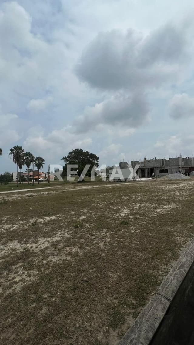 Terreno Residencial con Vista a campo de Golf