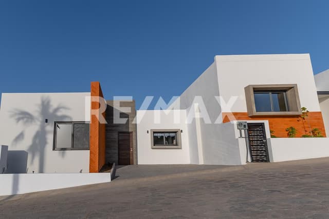 CASA EN VENTA DENTRO DE PRIVADA EN ROSARITO, B.C.