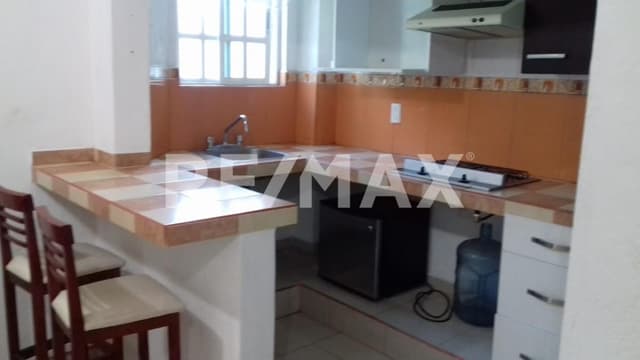 CASA CON DEPARTAMENTOS EN VENTA