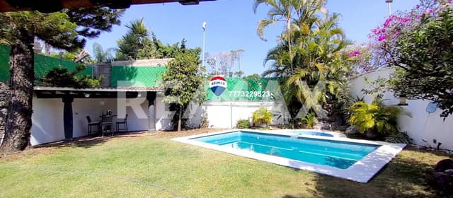 Venta de casa en Palmira, Cuernavaca, 4 recamaras...Clave 4240