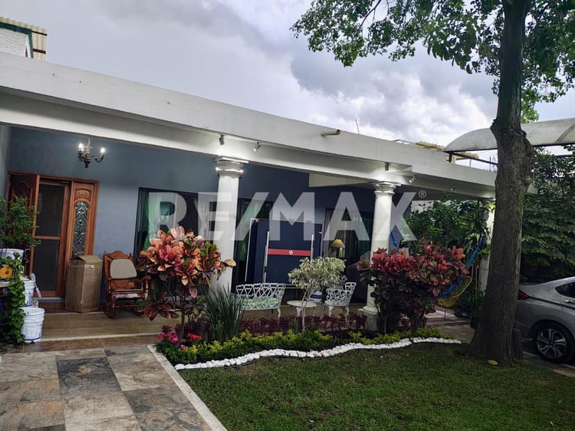 VENTA DE CASA RECIEN REMODELADA EN FRACCIONAMIENTO JUNTO AL RIO EN TEMIXCO.
