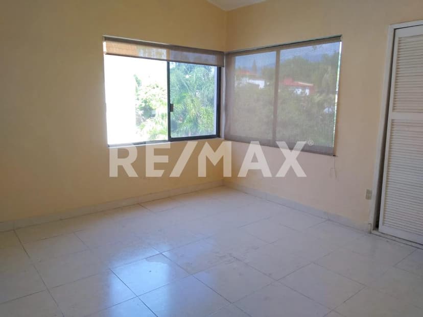 Venta de casa solo, Col. Miraval, Cuernavaca, Morelos...Clave 4245