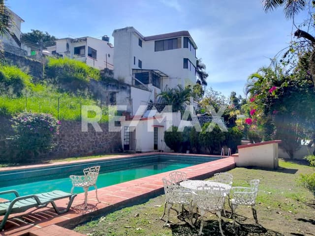 Venta de casa solo, Col. Miraval, Cuernavaca, Morelos...Clave 4245