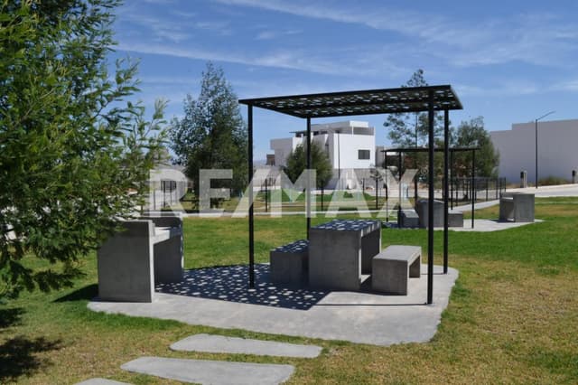 TERRENO EN VENTA, A UNOS PASOS DE LA FENAPO