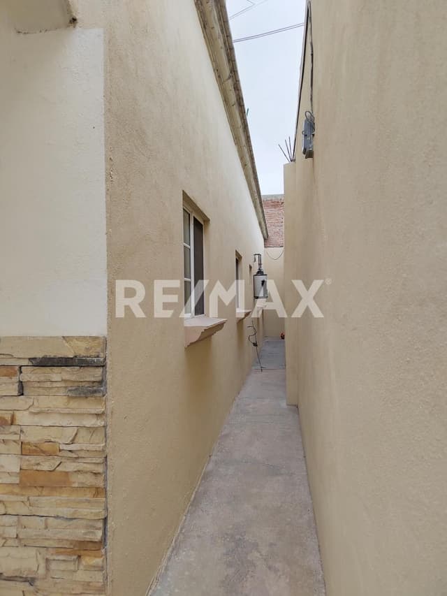 Casa en venta en privada cercana a CARHARTT