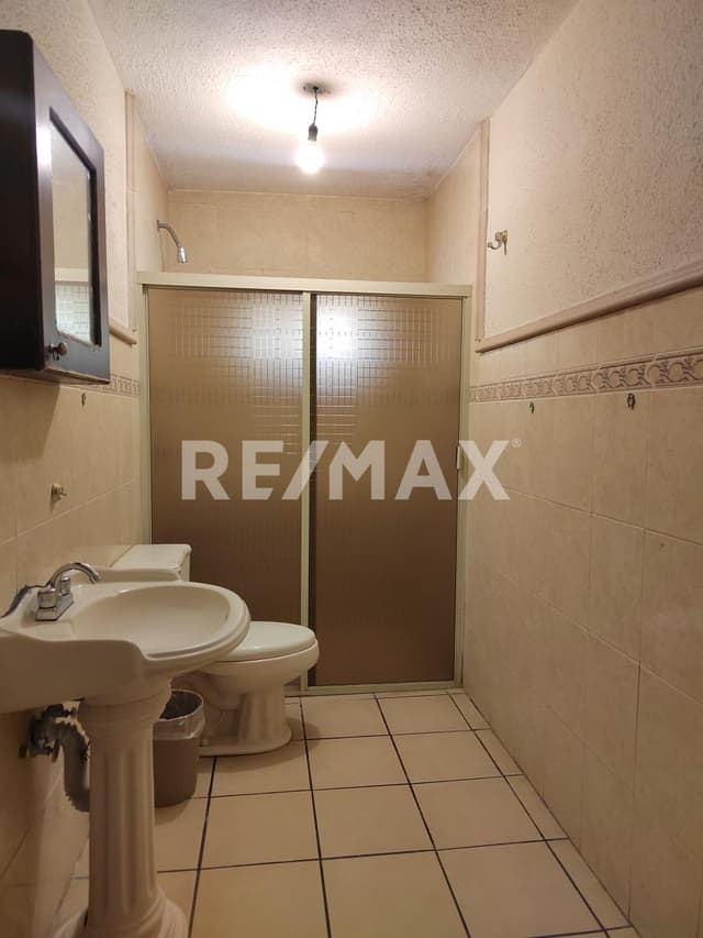 Casa en venta en privada cercana a CARHARTT
