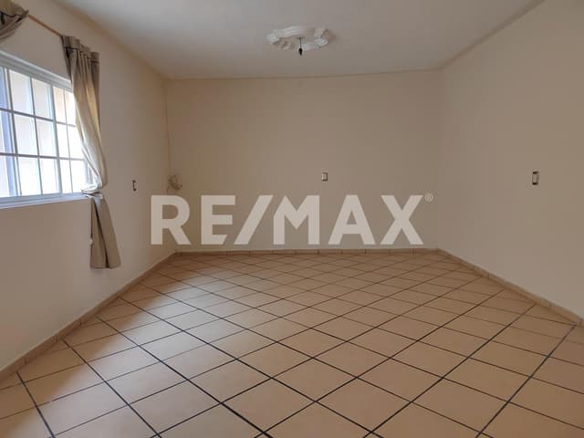 Casa en venta en privada cercana a CARHARTT