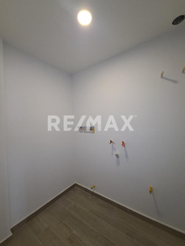 DEPARTAMENTO EN VENTA - CUADRA RESIDENCIAL