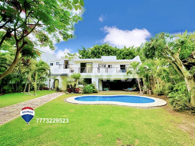 Venta de residencia, Fracc. Leñeros, Vista Hermosa, Cuernavaca, Morelos...Clave 4283