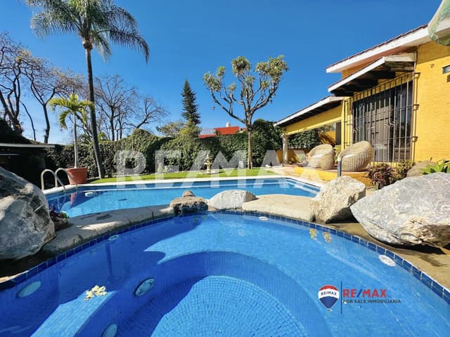 Venta de casa un nivel, Col. Jardines de Cuernavaca, Cuernavaca, Morelos...Clave 4314