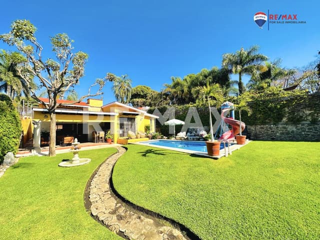 Venta de casa un nivel, Col. Jardines de Cuernavaca, Cuernavaca, Morelos...Clave 4314