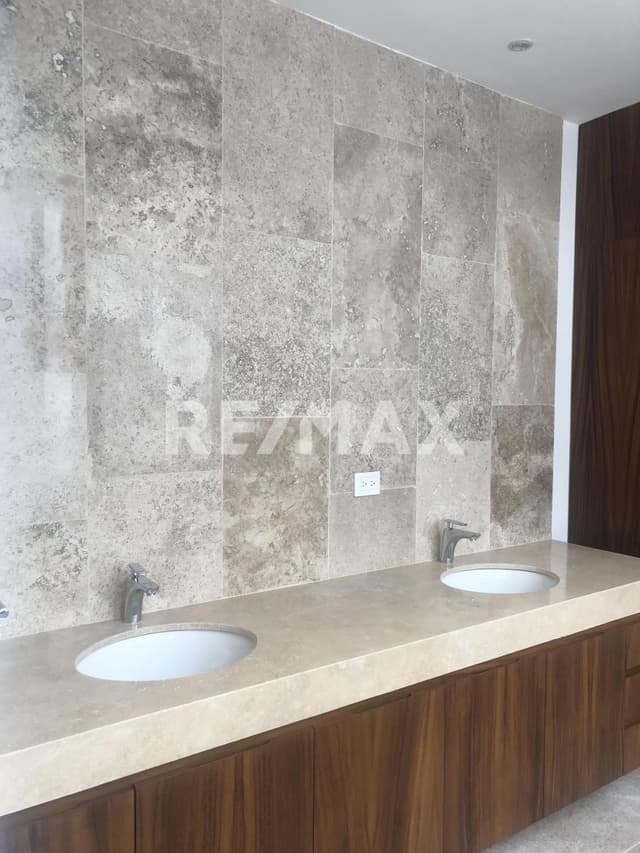 Venta Casa en Privada Manantiales de Cocoyoles, Zona Norte en Mérida, Yucatán