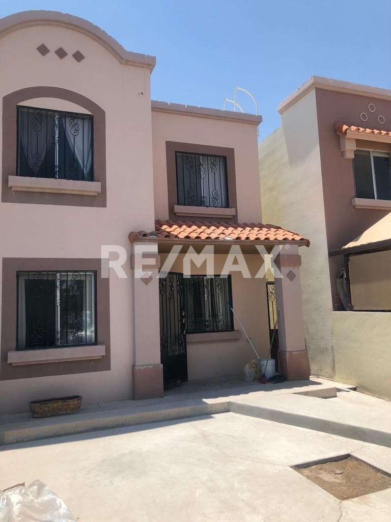 CASA DE RENTA EN FRACC. PRIVADO VERSALLES, AMUEBLADA