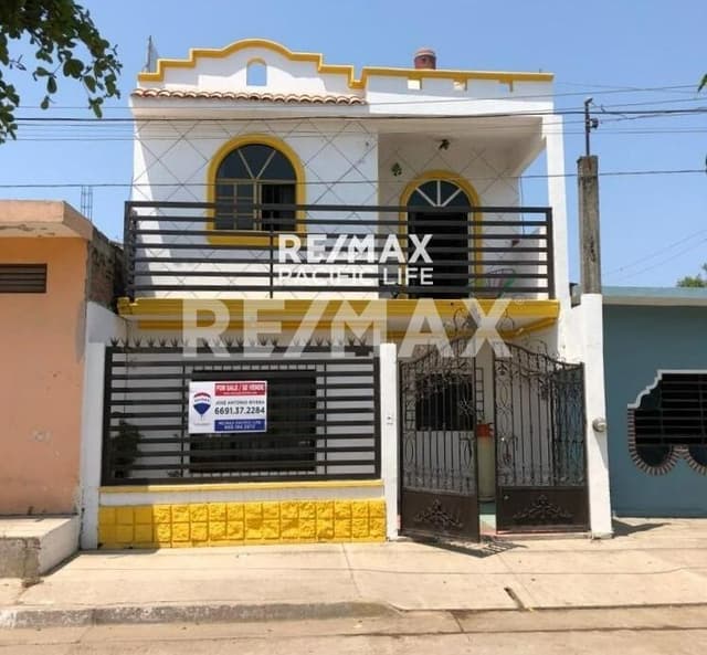 CASA EN VENTA EN FEDERICO VELARDE