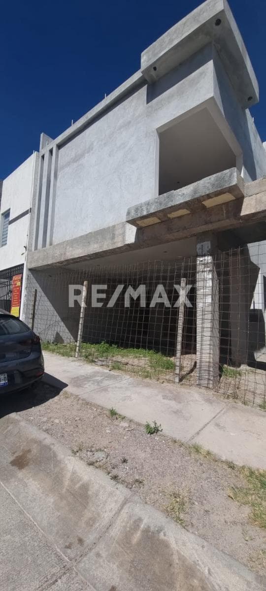 CASA EN VENTA EN VILLA MAGNA