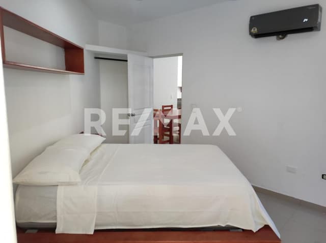 En renta departamento amueblado en excelente zona del centro de tulum. 