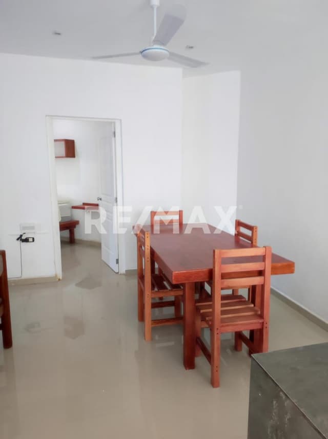 En renta departamento amueblado en excelente zona del centro de tulum. 