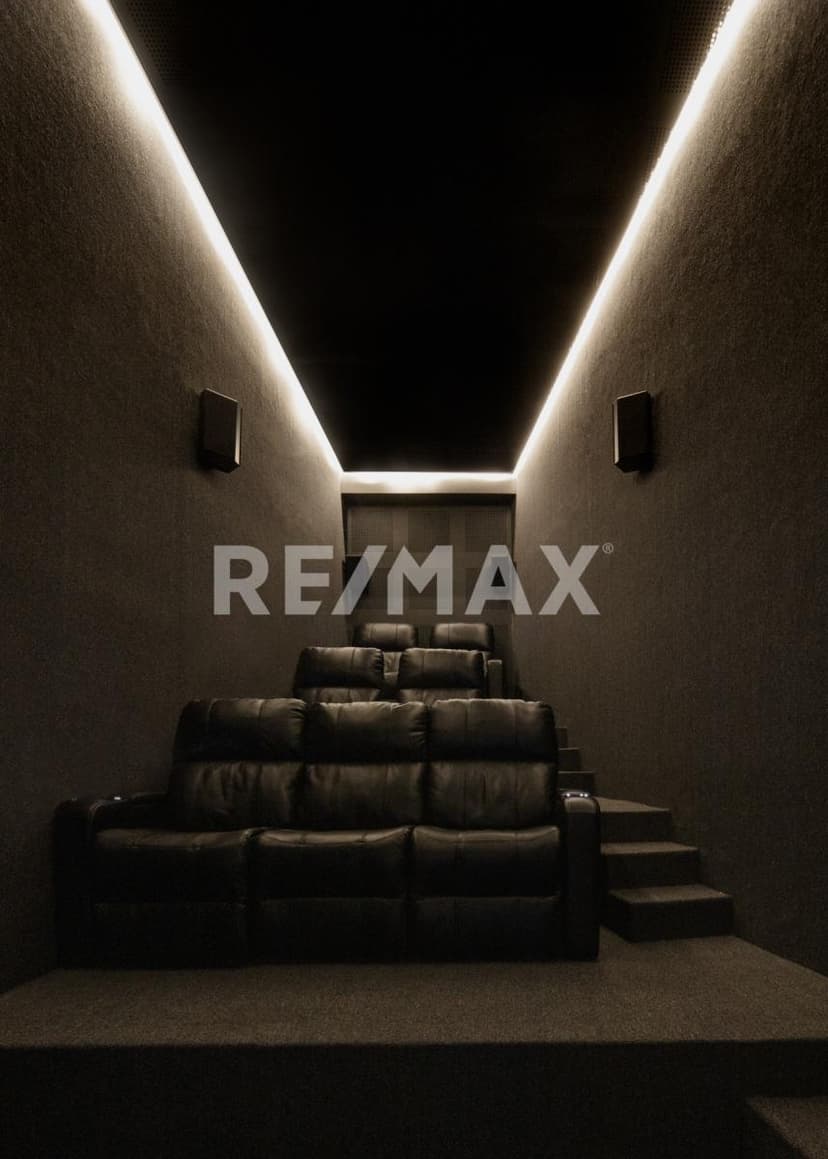 VENTA CASA CON SALA DE CINE EL CAMPANARIO QUERETARO RCV230705-AE