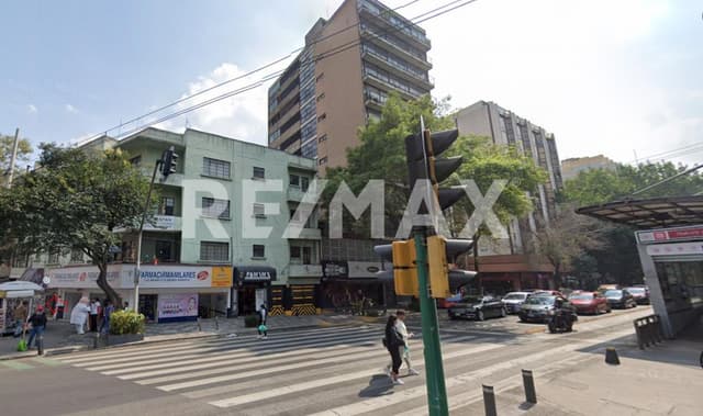 Local en renta en Insurgentes Sur esquina Bajio, Col. Roma Sur