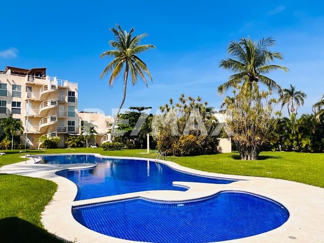 CASA AMPLIADA EN MARINA DIAMANTE CON ALBERCA Y TERRENO EXCEDENTE CASA SOLA CON EL BENEFICIO DEL AREA COMUN