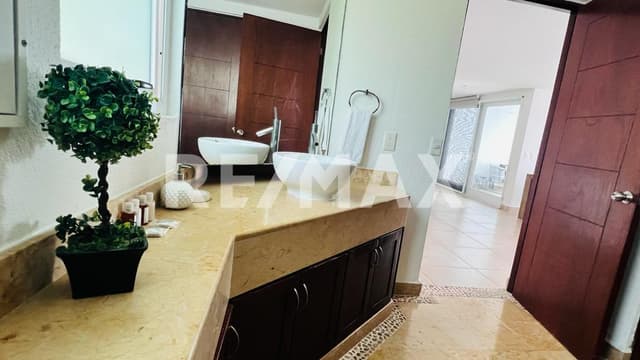 DEPARTAMENTO EN DOS NIVELES CON ALBERCA UNA VISTA TOTAL AL MAR EN BRISAS DEL MARQUES ACAPULCO