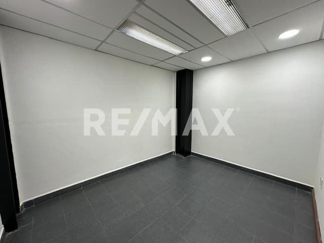 OFICINA COMERCIAL EN RENTA