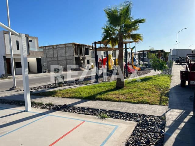 CASA EN VENTA EN VIÑEDOS