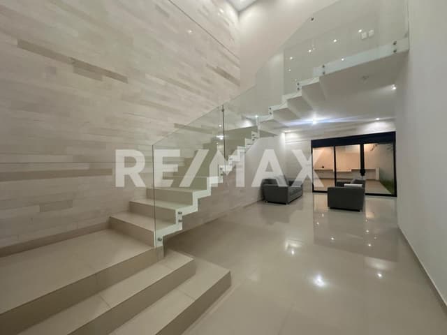 CASA EN VENTA EN VIÑEDOS