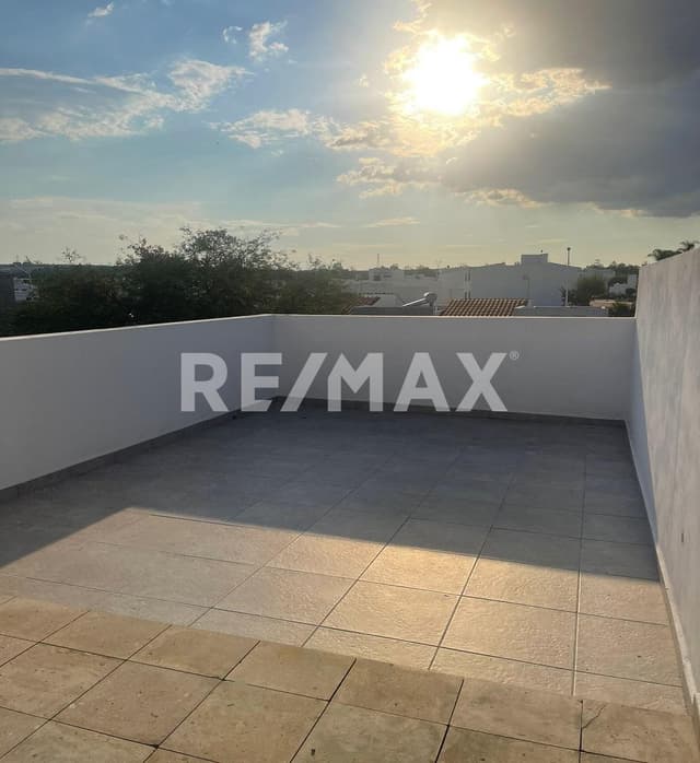 CASA EN VENTA EN CIUDAD MADERAS EL MARQUES RCV230810-MN