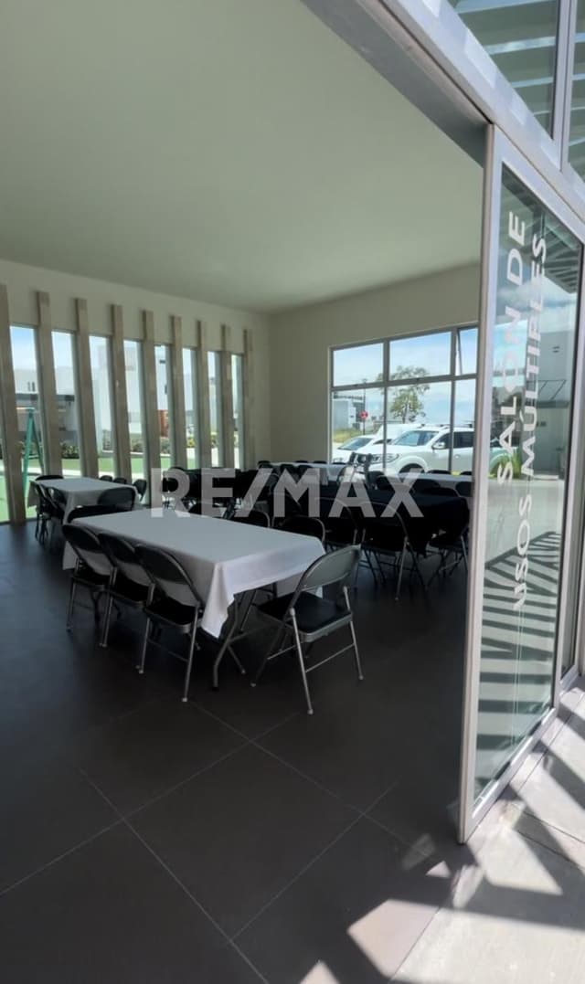 CASA EN VENTA DE 3 RECAMARAS EN TARAY ROYAL CLUB QUERETARO RCV230822-MN