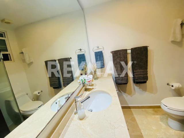 Condo de 2 Recamaras en Venta en el Centro de Playa del Carmen