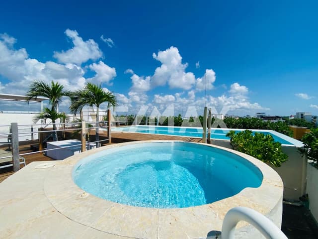 Condo de 2 Recamaras en Venta en el Centro de Playa del Carmen