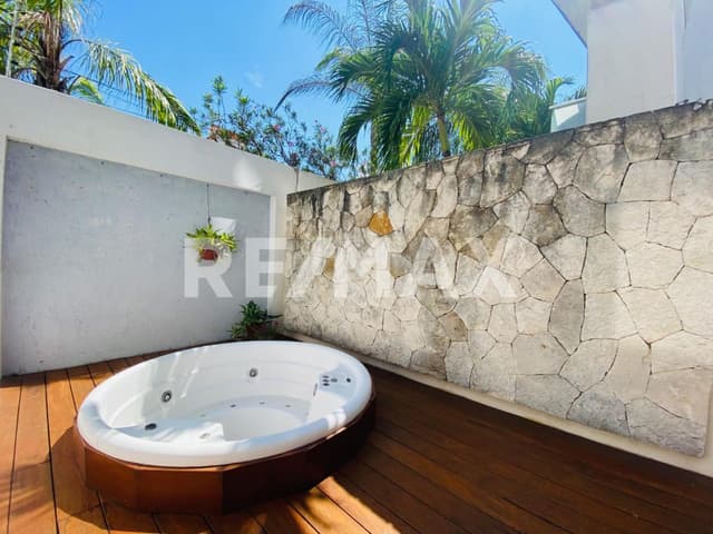 Condo de 2 Recamaras en Venta en el Centro de Playa del Carmen