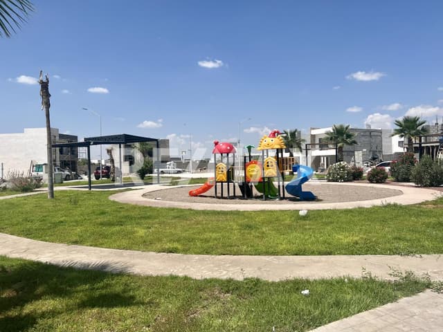 CASA EN VENTA EN NOAS EN QUINTAS LA CIMA 2